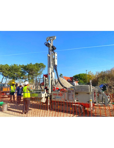 GEO 305 Comacchio: powerful drill rig for geotechnical work