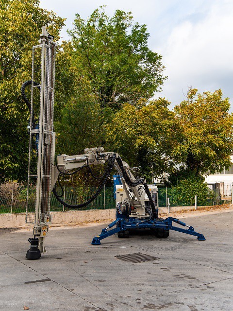 MC 5 LR Comacchio: long reach drill rig for difficult terrain MC 5 LR Comacchio: long reach drill rig for difficult terrain