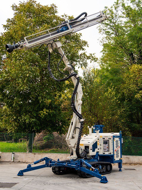 MC 5 LR Comacchio: long reach drill rig for difficult terrain MC 5 LR Comacchio: long reach drill rig for difficult terrain