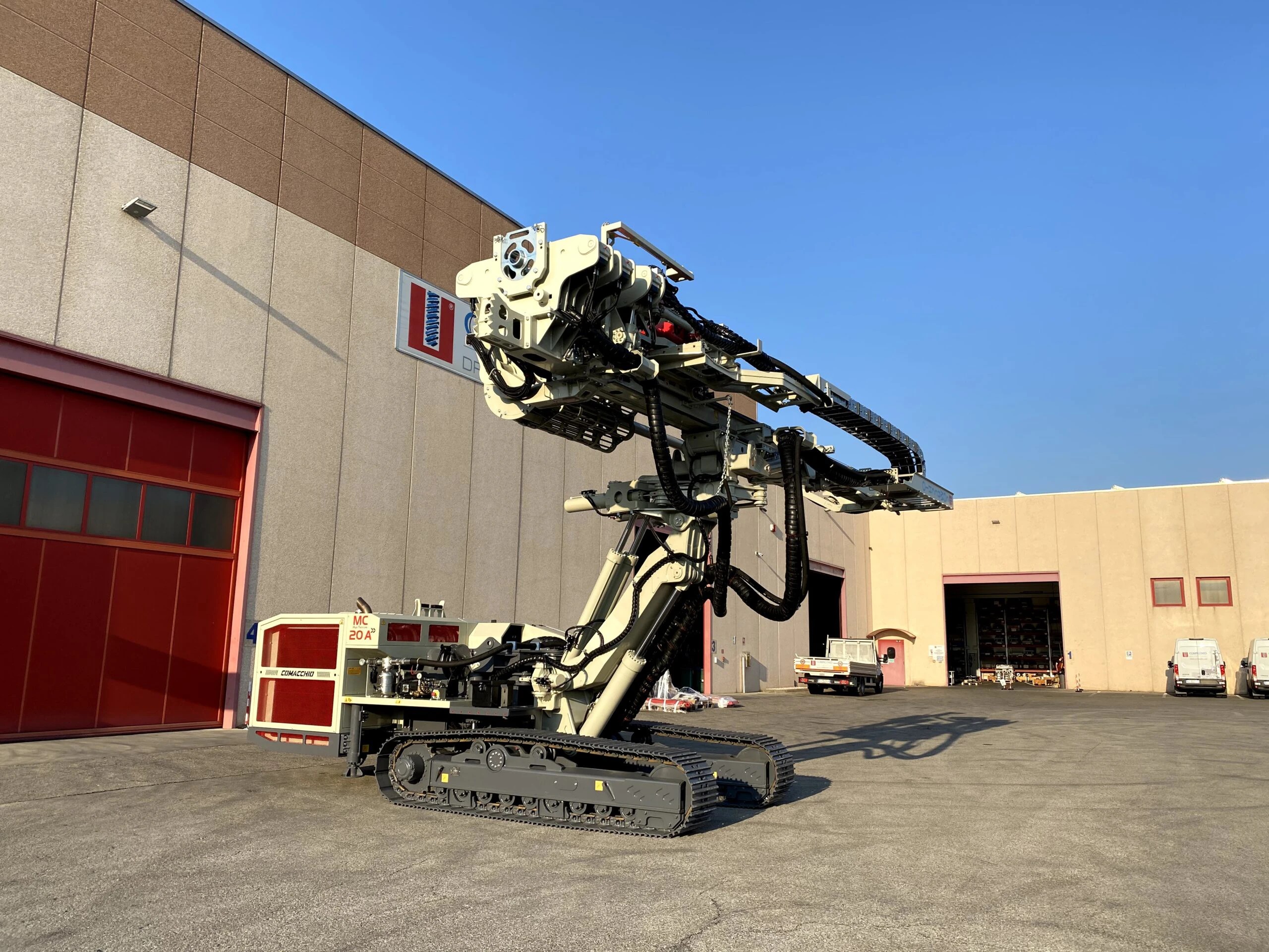 MC20A Comacchio: compact high-performance dual head rig