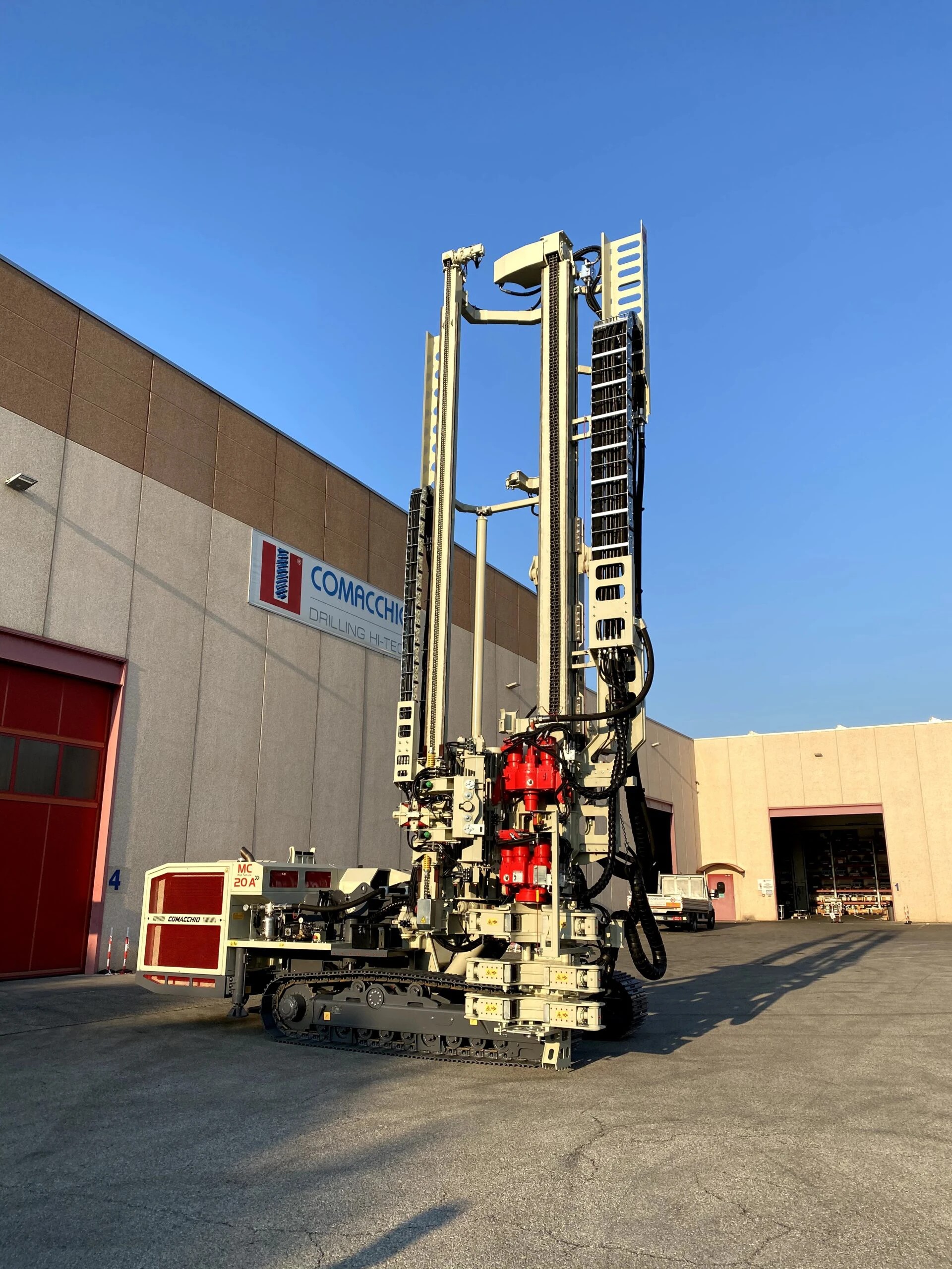 MC20A Comacchio: compact high-performance dual head rig