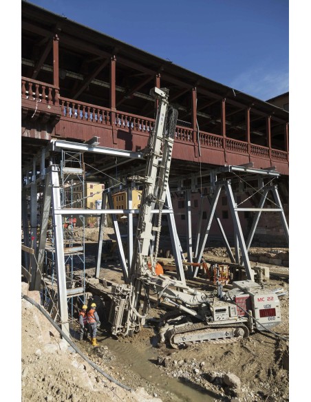 MC22 Comacchio: articulated drill rig for heavy-duty work