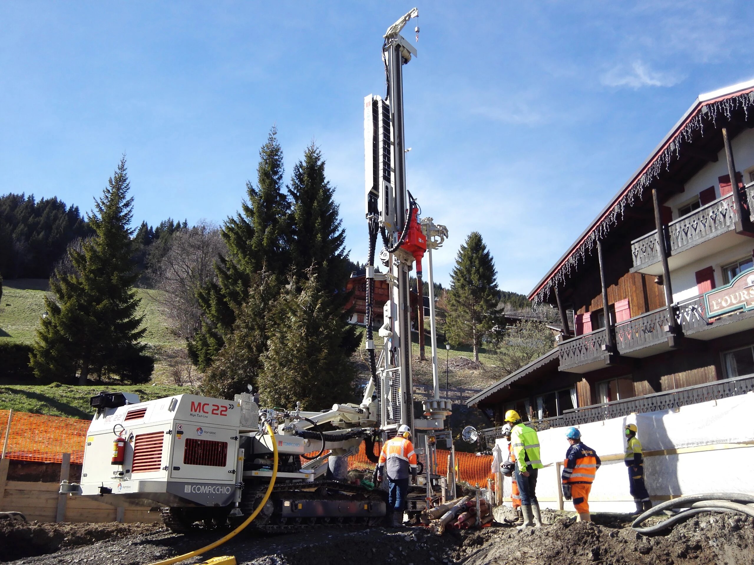 MC22 Comacchio: articulated drill rig for heavy-duty work