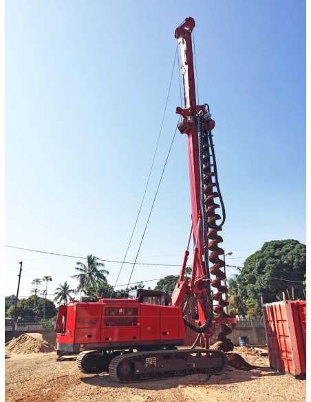 CH 450 : foreuse polyvalente pour tous types de pieux